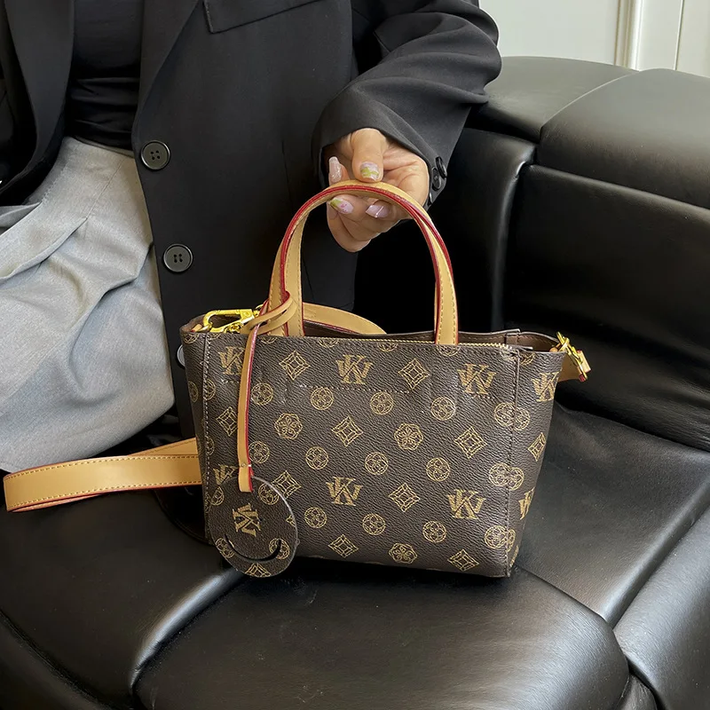 

‌Luxury Retro Print Crossbody Bag for Women 2025 Stylish Shoulder Bag with Vintage Pattern Lightweight & Versatile for Daily Use
