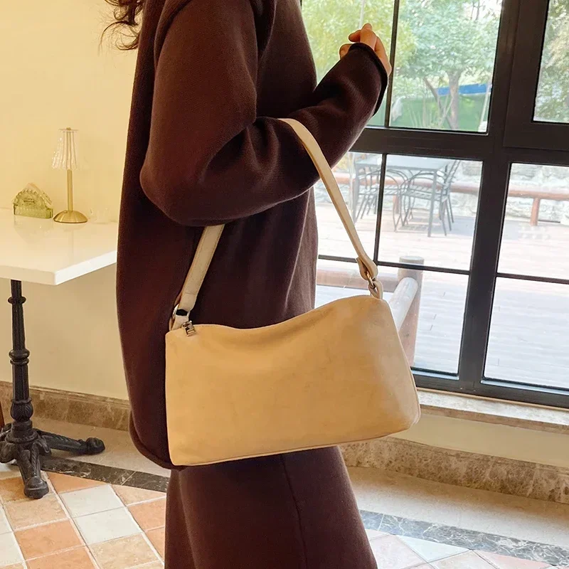 2026 Solid Faux Suede Large Capacity Simple Sweet Shoulder Bags Autumn and Winter Commute Casual ショルダーウォレット