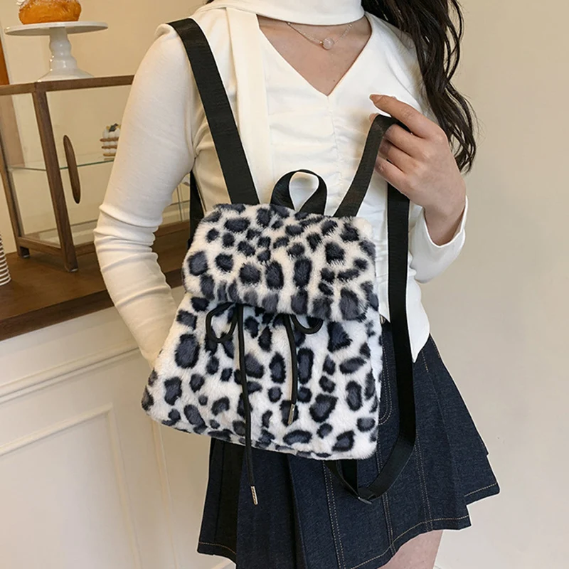 ฤดูใบไม้ร่วงฤดูหนาวผู้หญิง Plush Fury กระเป๋าเป้สะพายหลังใหม่ขนาดใหญ่ความจุไหล่กระเป๋าแฟชั่นอเนกประสงค์เสือดาวพิมพ์นุ่มมือถือกระเป๋า