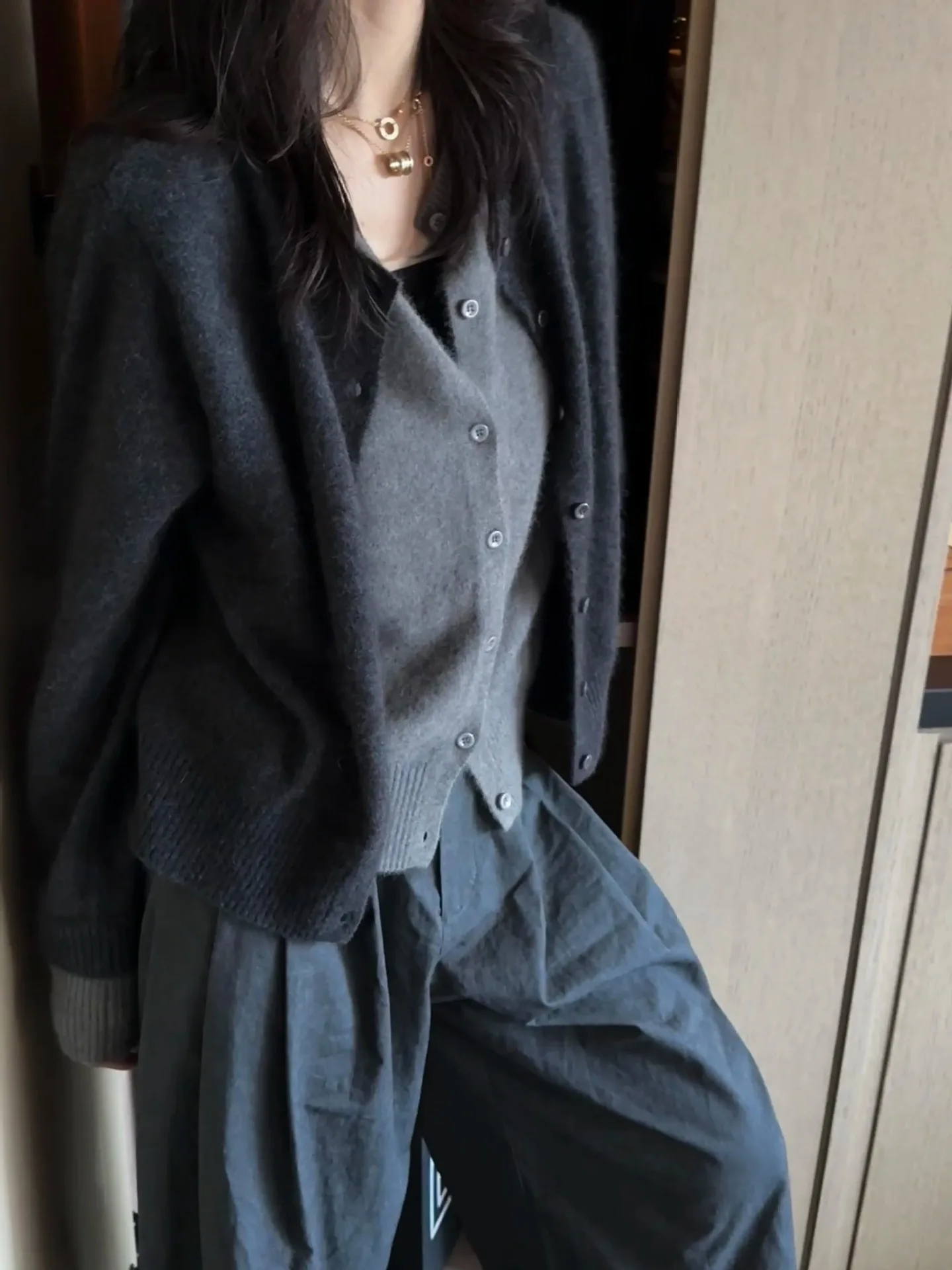 100% 순모 페이크 투피스 레이지 스웨터 가디건 다크 그레이 고품질 울 니트 탑 여성 디자인 감각 심플 출퇴근용