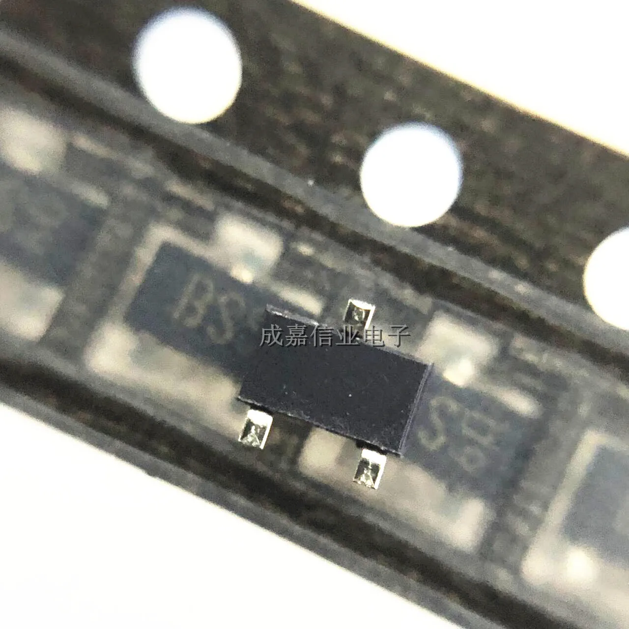 Imagem -02 - Trans gp Bjt Npn 50v 0.15a 3-pin Temperatura de Operação:55c-+ 150 c 2sc2412kt146s Sot233 Marcação 100 Pcs por Lote bs