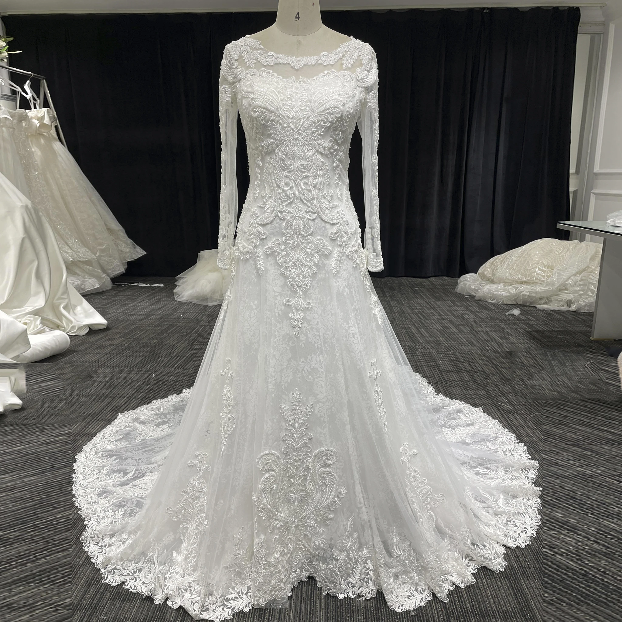 Rosymae kanten trouwjurk met lange mouwen A-lijn tijdloze elegantie voor de bruid