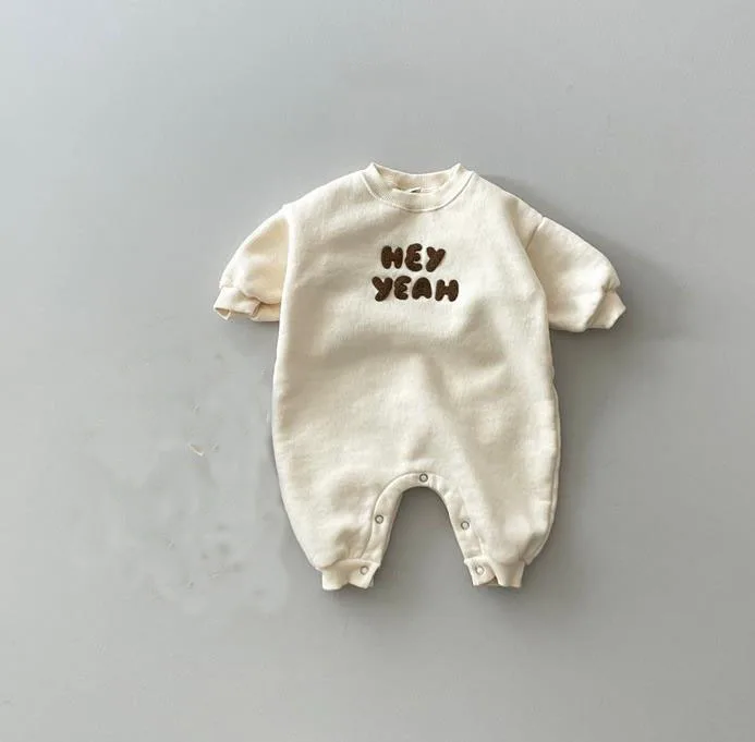 2023 Autumn/Winter Loose Infant Towel Embroidered One Piece Wrap Bottom Coat Thickened Warm and Soft Outgoing Clothing