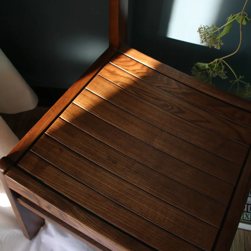 Silla de madera maciza,