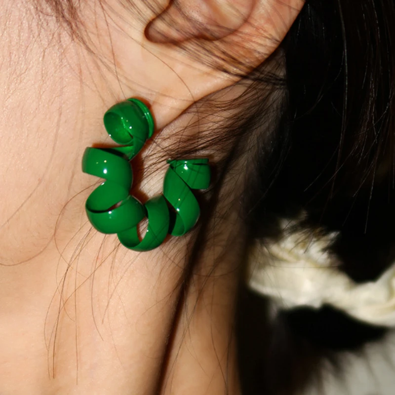 

Exaggerated phone line niche design high-end earrings spring ins stud earrings tide