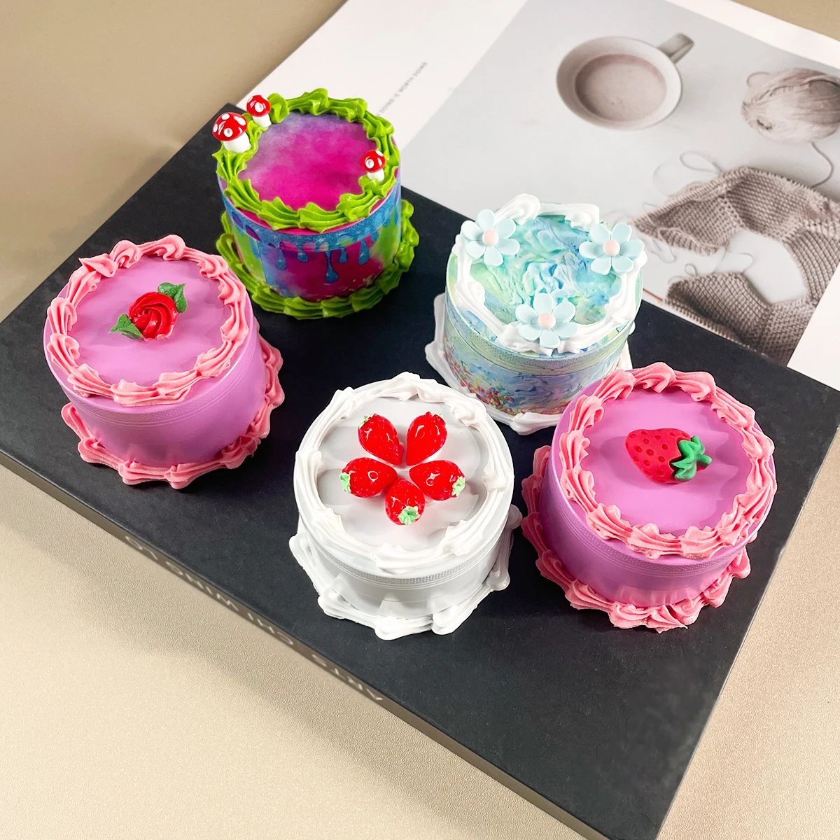 

Металлическая мельница Cute Strawberry Cherry White, металлическая мельница для искусственного торта, Tabaco Smoke Acessório, Erva e Ervas, 63 мм, 4 Camadas, 2,5 дюйма
