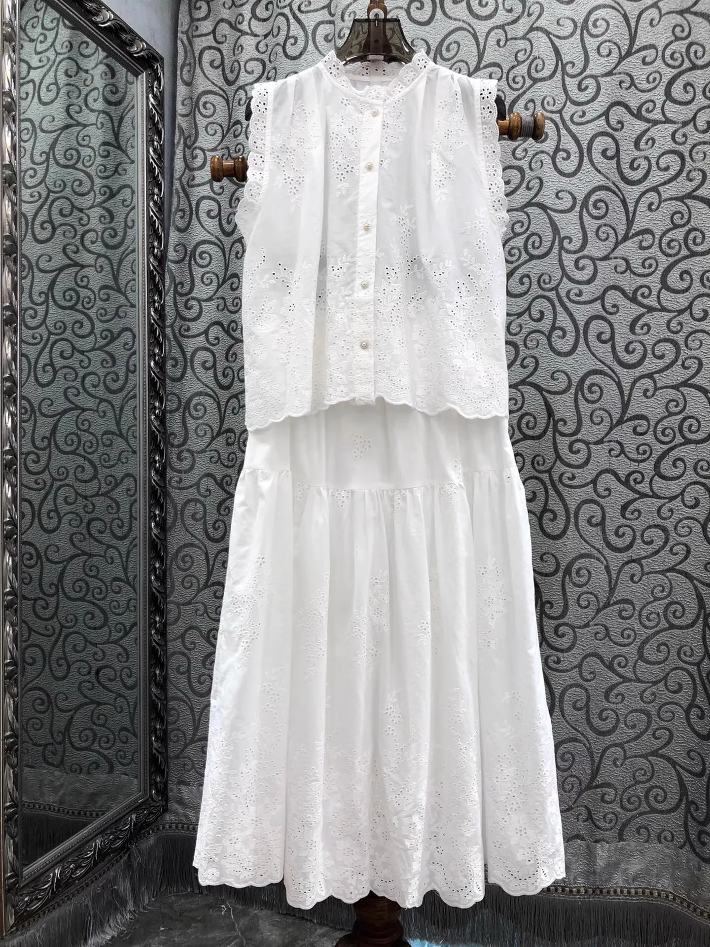 New Hot Sale Long Skirt Suits 2025 Summer Fashion Style Women Hollow Out Embroidery White Tops Blouse+Long Maxi Skirt Sets 2pcs