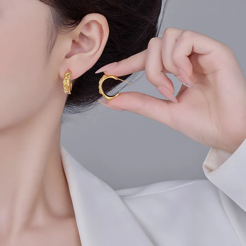 

Французские серьги-гвоздики в новом стиле, легкие и роскошные, с нишевым дизайном в ретро-стиле, модные универсальные серьги для женщин