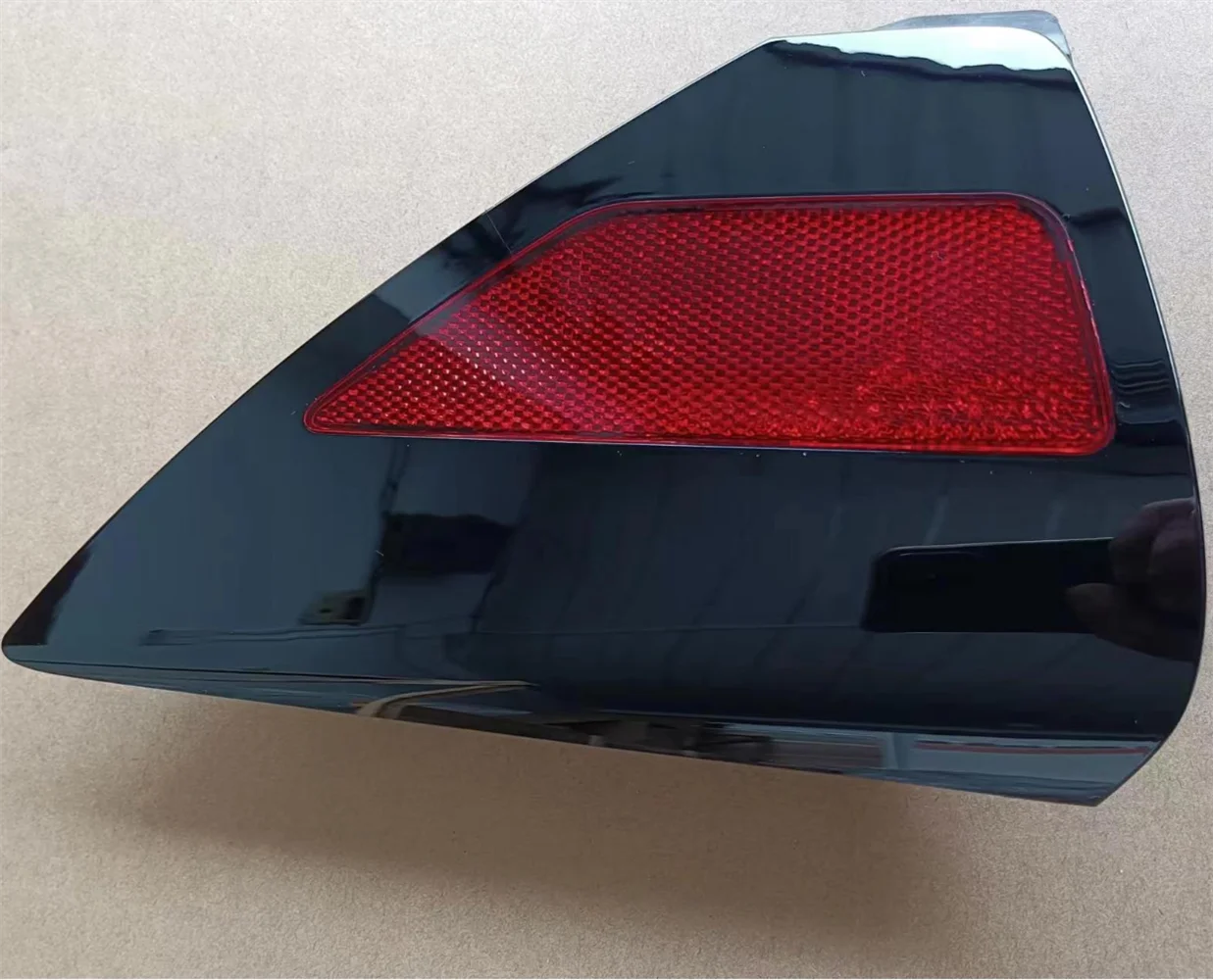 

For Tesla Model 3/Y Quarter Panel Reflector Light Black+red Rear 1518783-00-A 1pc Direct Install Quarter Panel Reflector Lamp