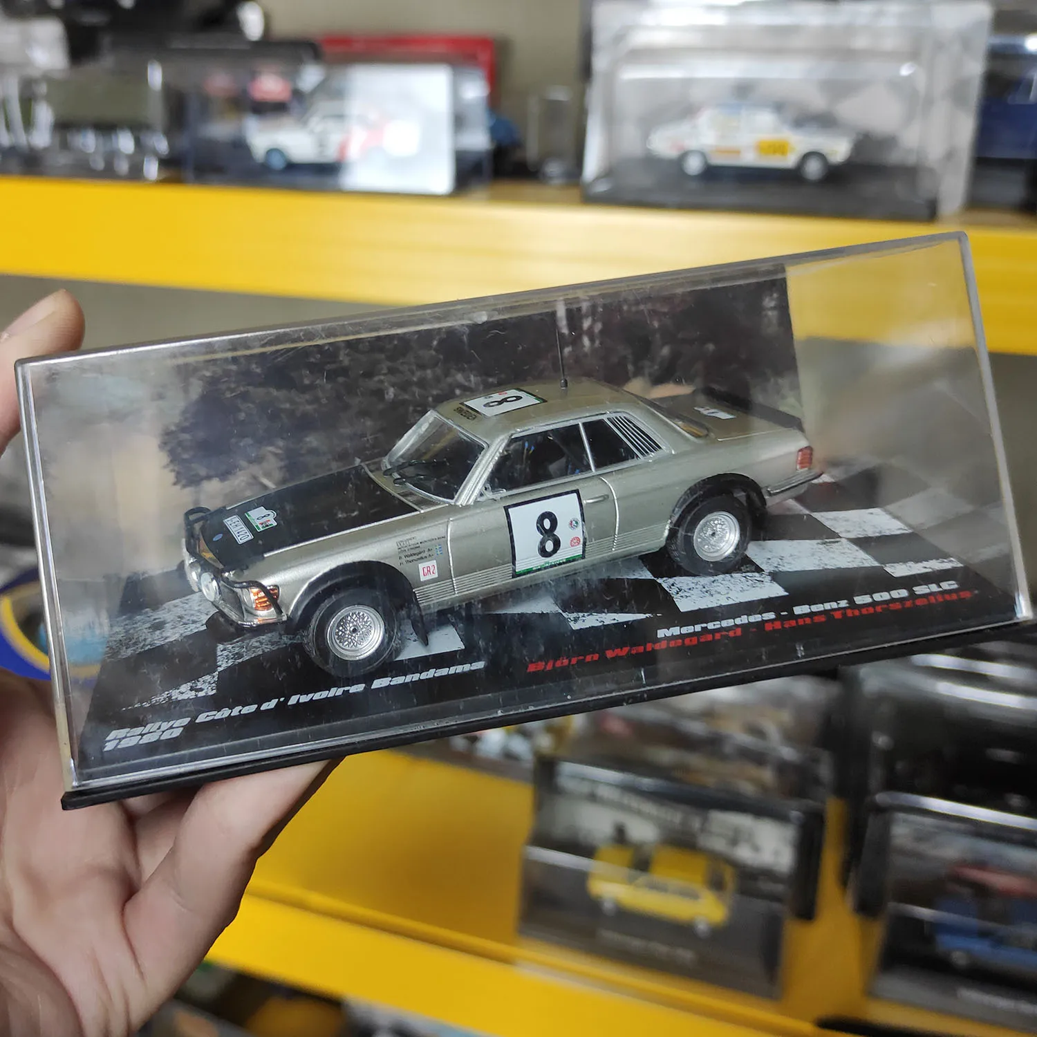 modele-de-voiture-en-alliage-moule-sous-pression-ixo-echelle-1-43-benz-500-slc-rally-1980