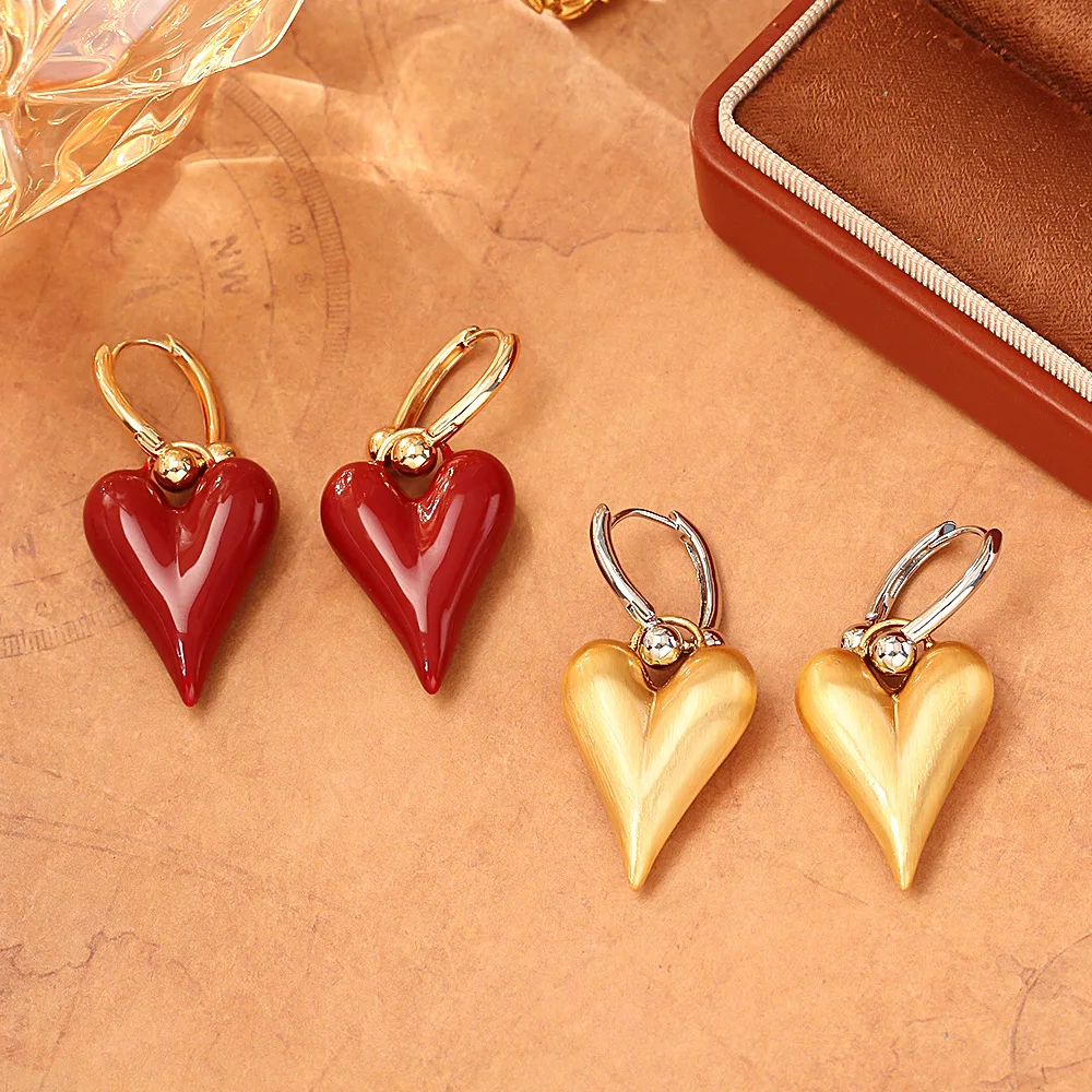 

Fashionable and exquisite personalized love earrings niche design red oil drop earrings high-end versatile earrings