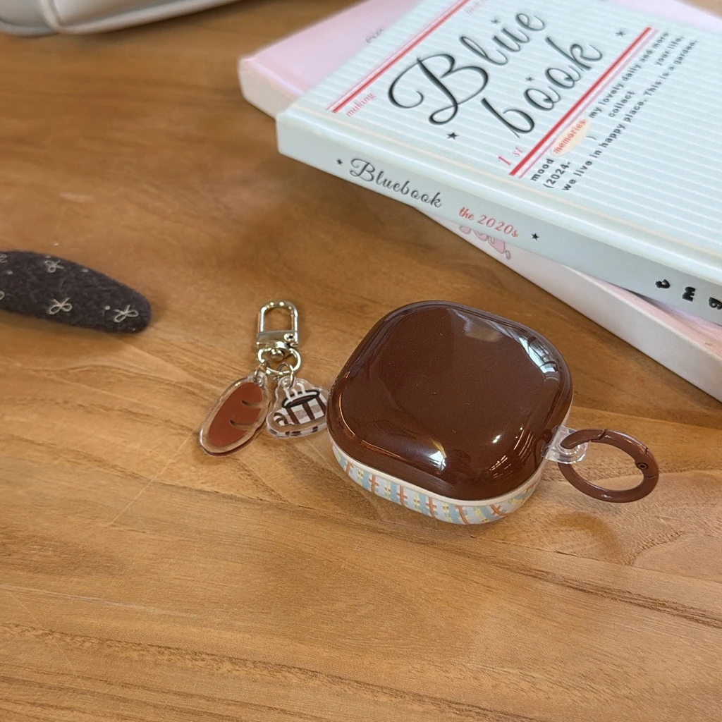 Vintage Blau-Braun Kariert mit Kaffeetassen-Anhänger Schutzhülle für Kopfhörer für Samsung Galaxy Buds4 Pro 3 Pro 2 Pro FE Live