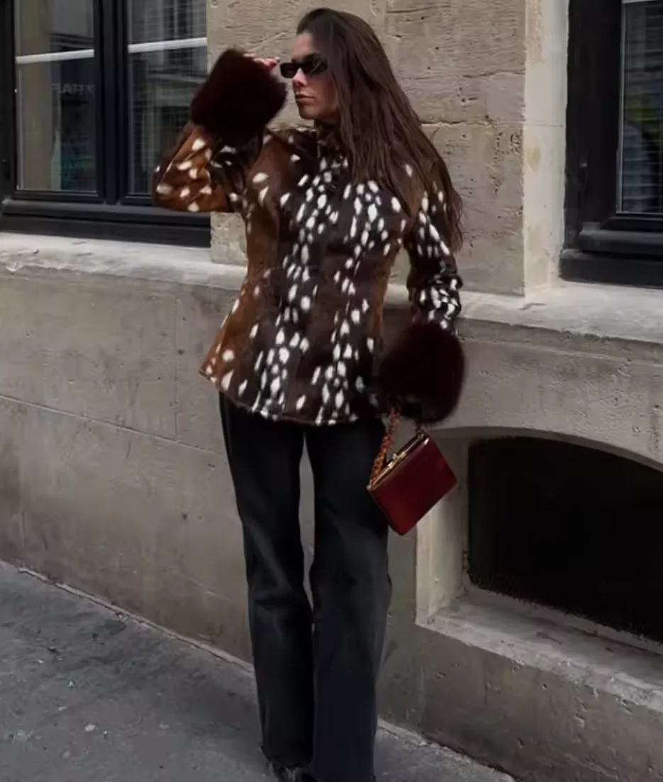 Women's Faux Deer-Spot Fur Coat, Stand-Up Collar, Waist-Cinching Short Style, Large Fur-Trimmed Cuffs, Vintage-Style Jacket, Street Party Luxury Outerwear, 2026 Autumn/Winter New Model