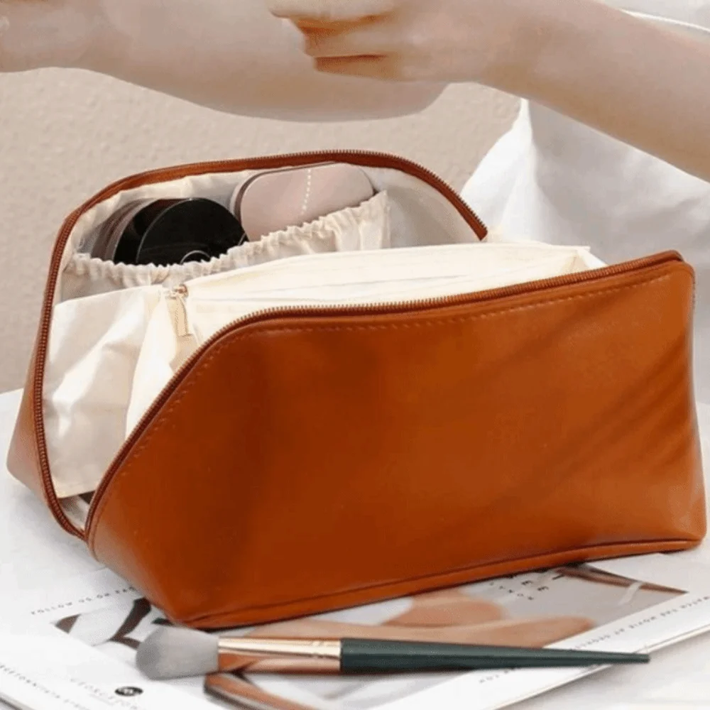 Tas Kosmetik Genggam Kapasitas Besar Portabel Bahan Kulit PU Model Bantal Tas Makeup Tahan Air Multifungsi Tas Perlengkapan Mandi untuk Perjalanan Luar Ruangan