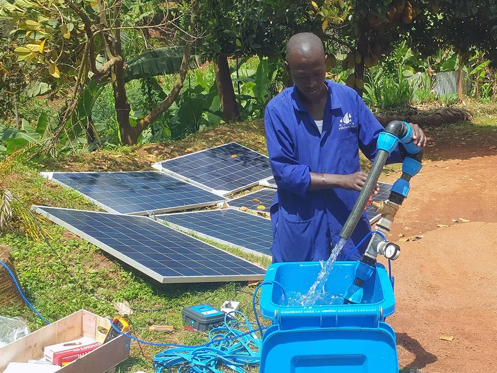 HZUSUN 1 HP التيار المتناوب تيار مستمر محرك يعمل بالطاقة الشمسية غاطسة مضخة الري الآبار أطقم منزل الضغط الهجين مضخة معززة لخزان المياه