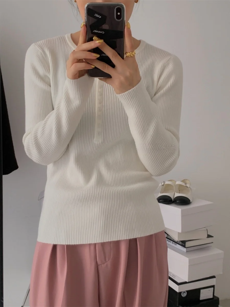 เสื้อยืดถักนิตเนื้อนุ่มคุณภาพสูง โครงสร้างลายก้างปลา 3 มิติ สวมใส่สบาย ผ้าฝ้ายเนื้อละเอียด แขนยาว คอวี