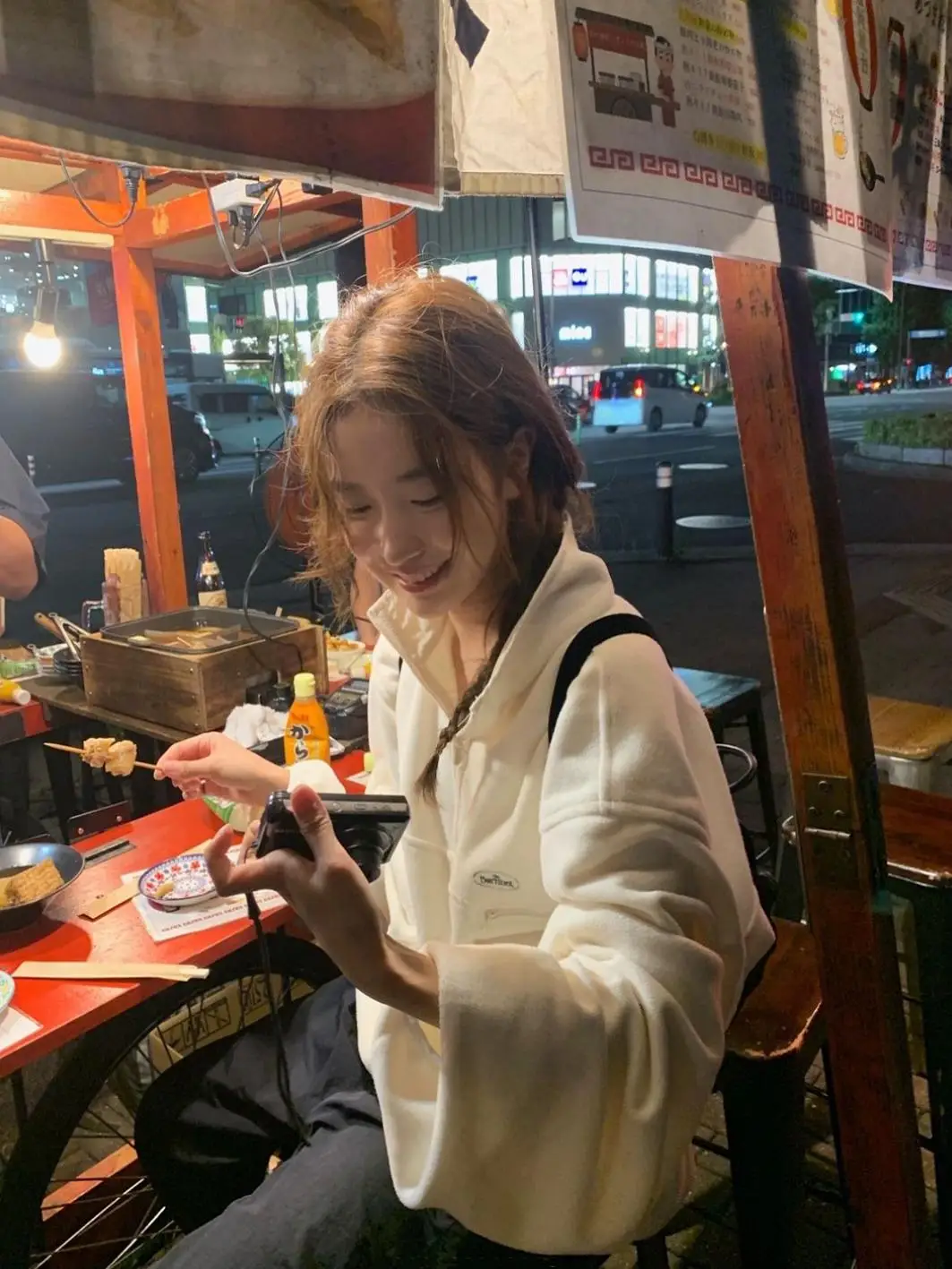 هودي بأكمام طويلة مع تطريز حروف، ملابس خارجية فضفاضة للنساء بأسلوب الشارع، مصنوعة من ألياف البوليستر بقصة مستقيمة #5