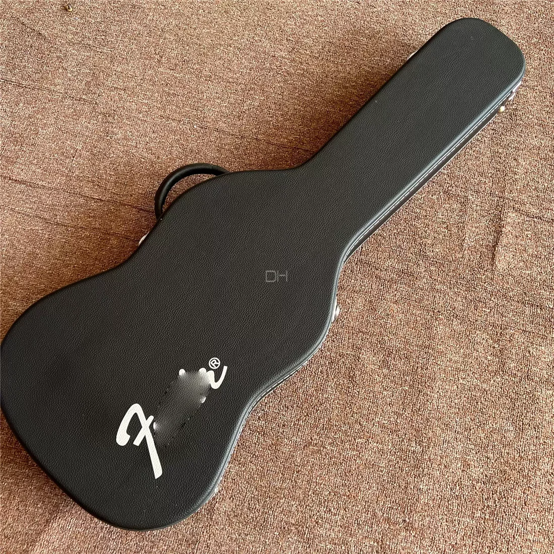 

Hard electric guitar trunk box to send free shipping with a guitar