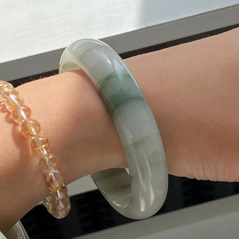 Yu Armband Is Warm En Delicaat, Groen, Elegant En Modieus