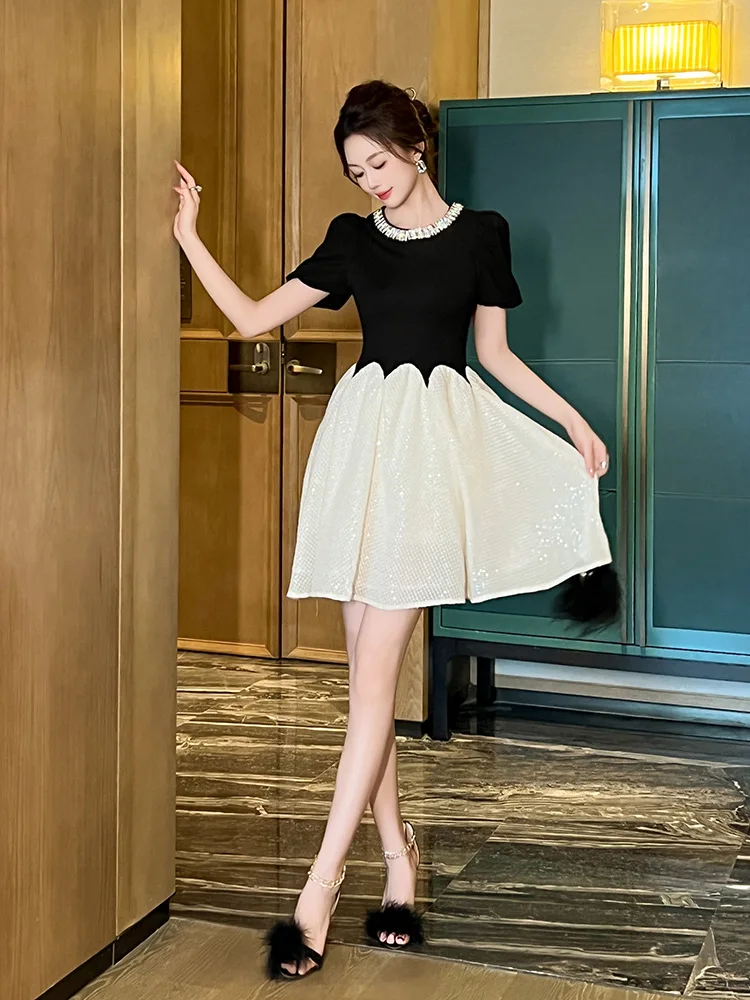 

Summer New Women's Heavy-Duty Diamond-Encrusted Round Neck Design with Contrasting Waist and Puffy Dress