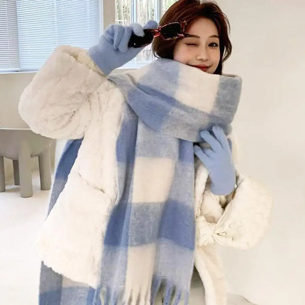 Stylish Korean Inspired Blue and White Check Pattern Plaid Scarf Soft Polyester Fiber Winter Shawl for Cold Weather Versati P6W4