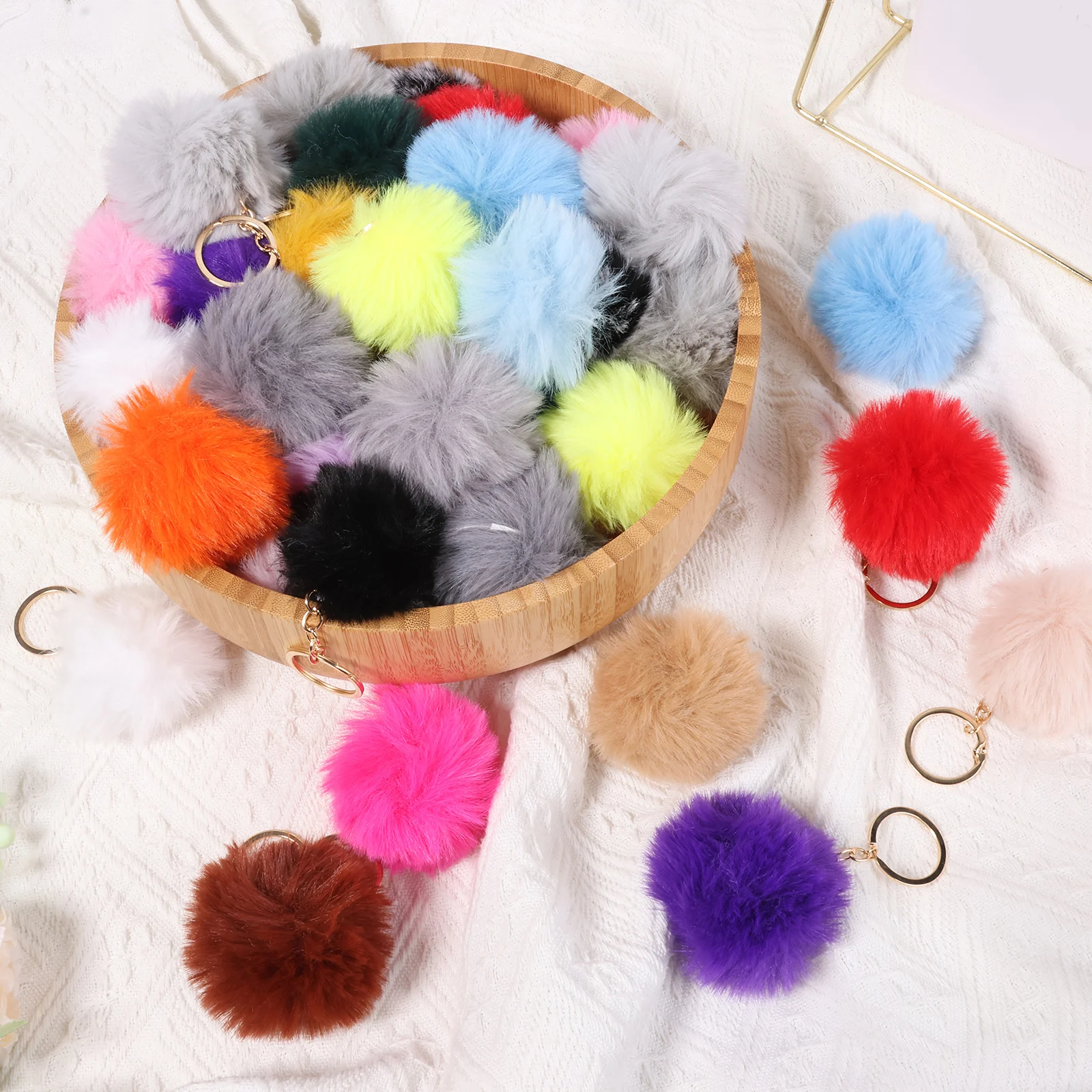 60Pcs Fluffy Pompom Keychain Women Luxury Pompom Keyring Accessory Gold Color Chains Pompons Fake Fox Rabbit Fur Charms Chain
