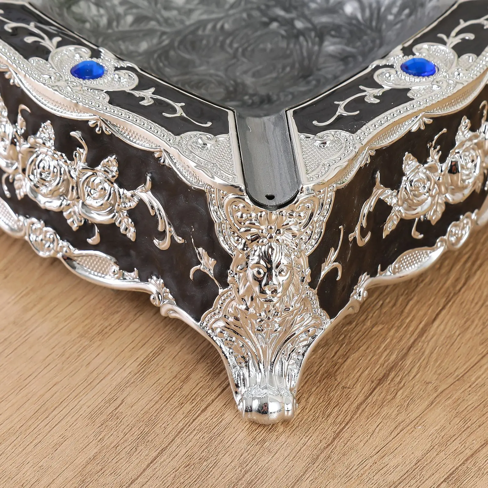 European vintage household ashtray, office atmospheric rose-lace design smoke tank, plastic shockproof ornament wholesale