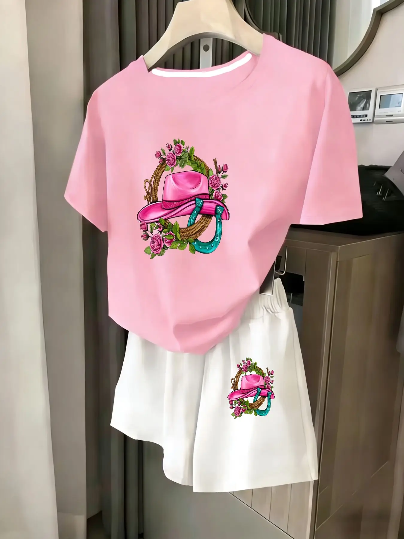 

Ladies 2-Piece Set Summer Beach Vacation Casual round Neck Short Sleeve Random Print T-Shirt Elastic Waist Shorts Suit Comfortab