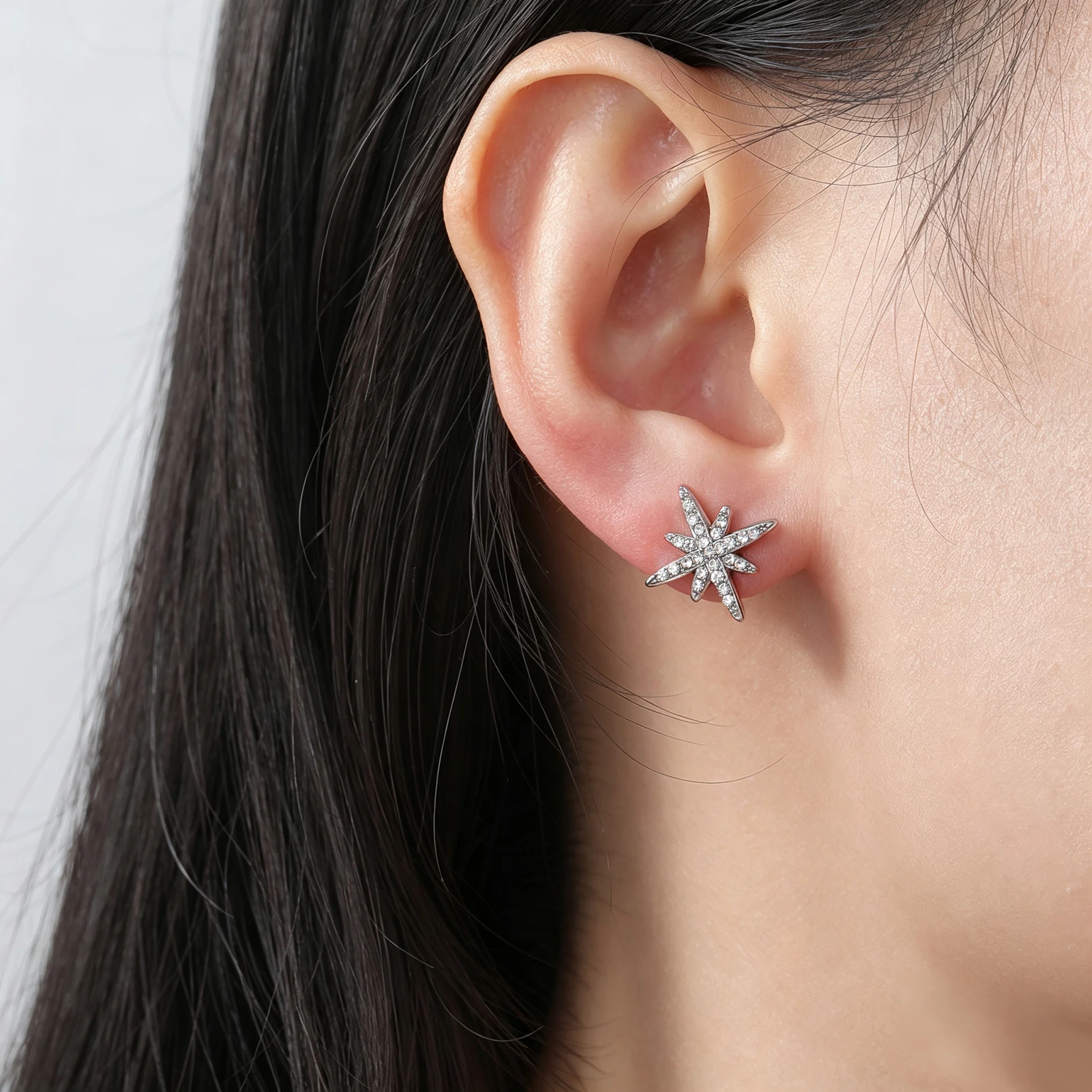 Kkjoy Edelstahl-Ohrstecker mit Kristallen eingelegtem Stern, glitzernde Ohrringe für Frauen, für den Alltag, Partys, Hochzeiten, Jubiläumsgeschenk. – Detail 1
