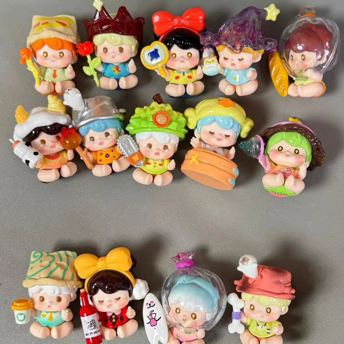 Yoyo 72 Changes Now Series Mini Blind Box Figuras Coleccionables Auténticas de Moda Adornos de Escritorio Regalo para Amantes de los Juguetes