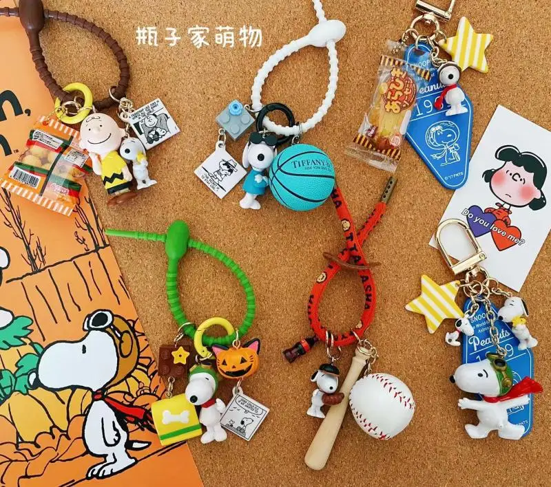 

Snoopy Charm Pilot Charlie Brown Keychain Baseball Bag Bread Snacks Hanging Anime Action Figures Model Toys for Children