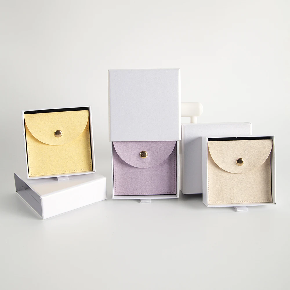 

Custom Logo 9x9x2.5cm White Drawer Jewelry Box With Microfiber Snap Bag Personalized Logo Chic Small Jewelry Packaging Cardboard