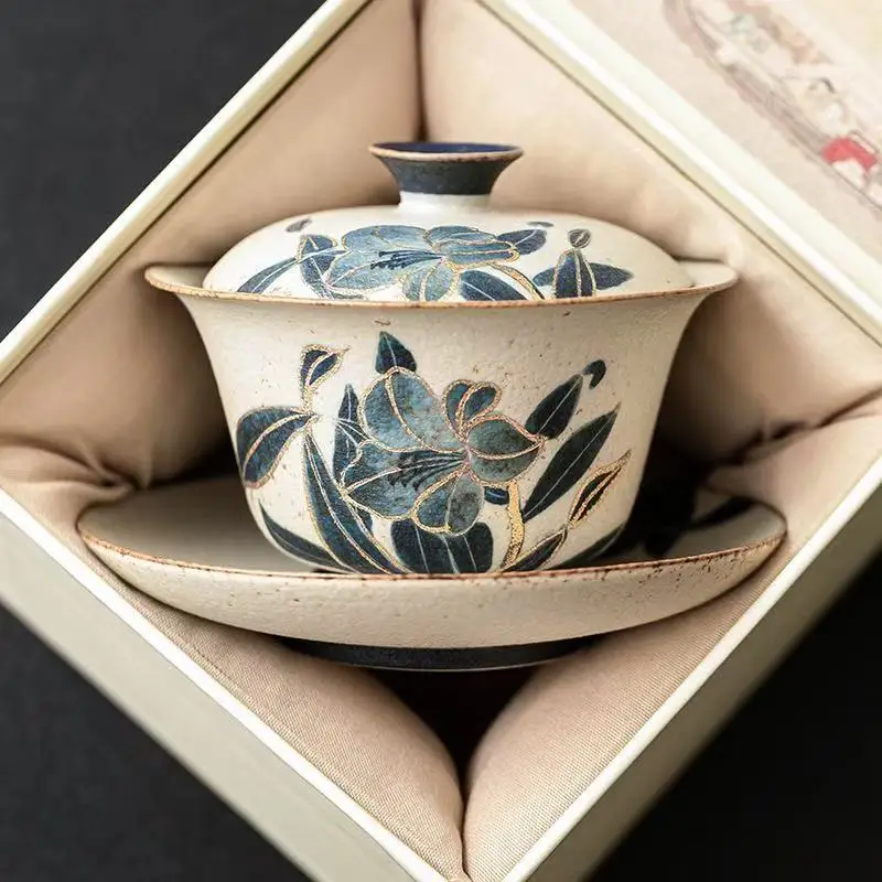1Pc 130ML Blue and White Flint Red Sancai Cover Bowl Gold Painted Lily Tea Bowl Ceramic Tea Bowl with Lid Teacup Craft Ornaments