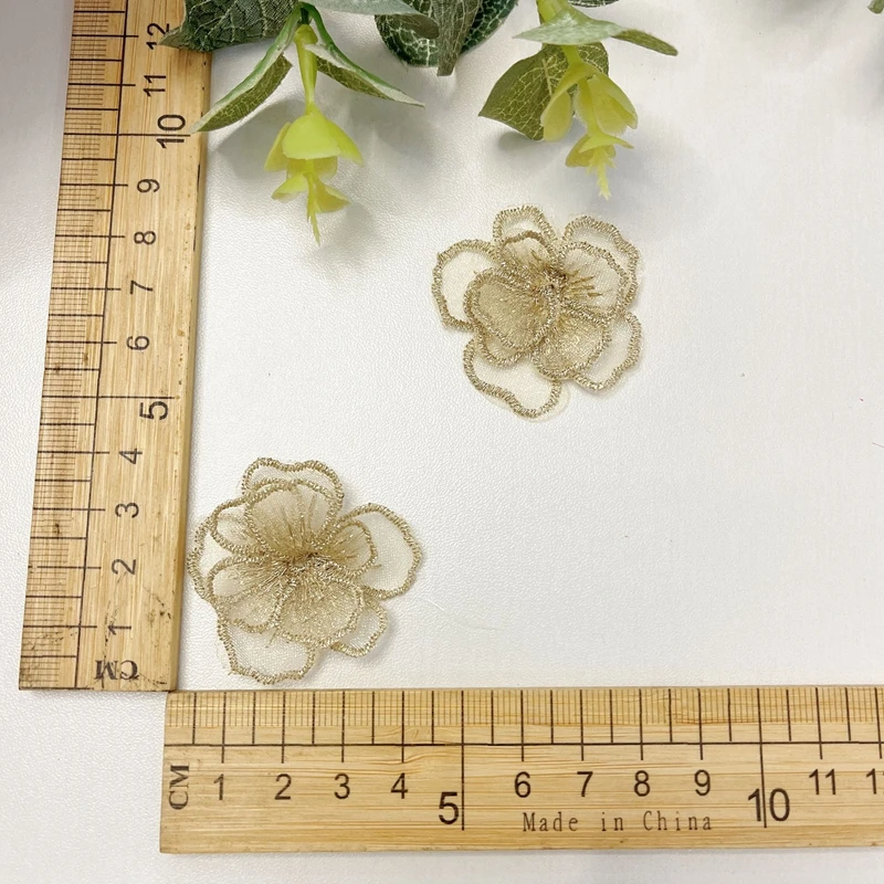 10pcs/lot 4cm Lace Flower Sew On Patches White Sub Gold Organza Flower Appliques For Bridal Wedding Dress Clothes DIY Decoration