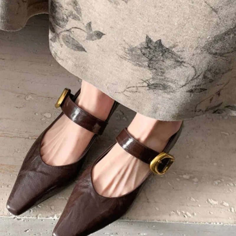 أحذية نسائية موضة 2025 بكعب وحيد للخريف أحذية نسائية جديدة برأس مدبب وحزام بفم ضحل وإبزيم نعل ناعم أحذية مانعة للانزلاق للسيدات