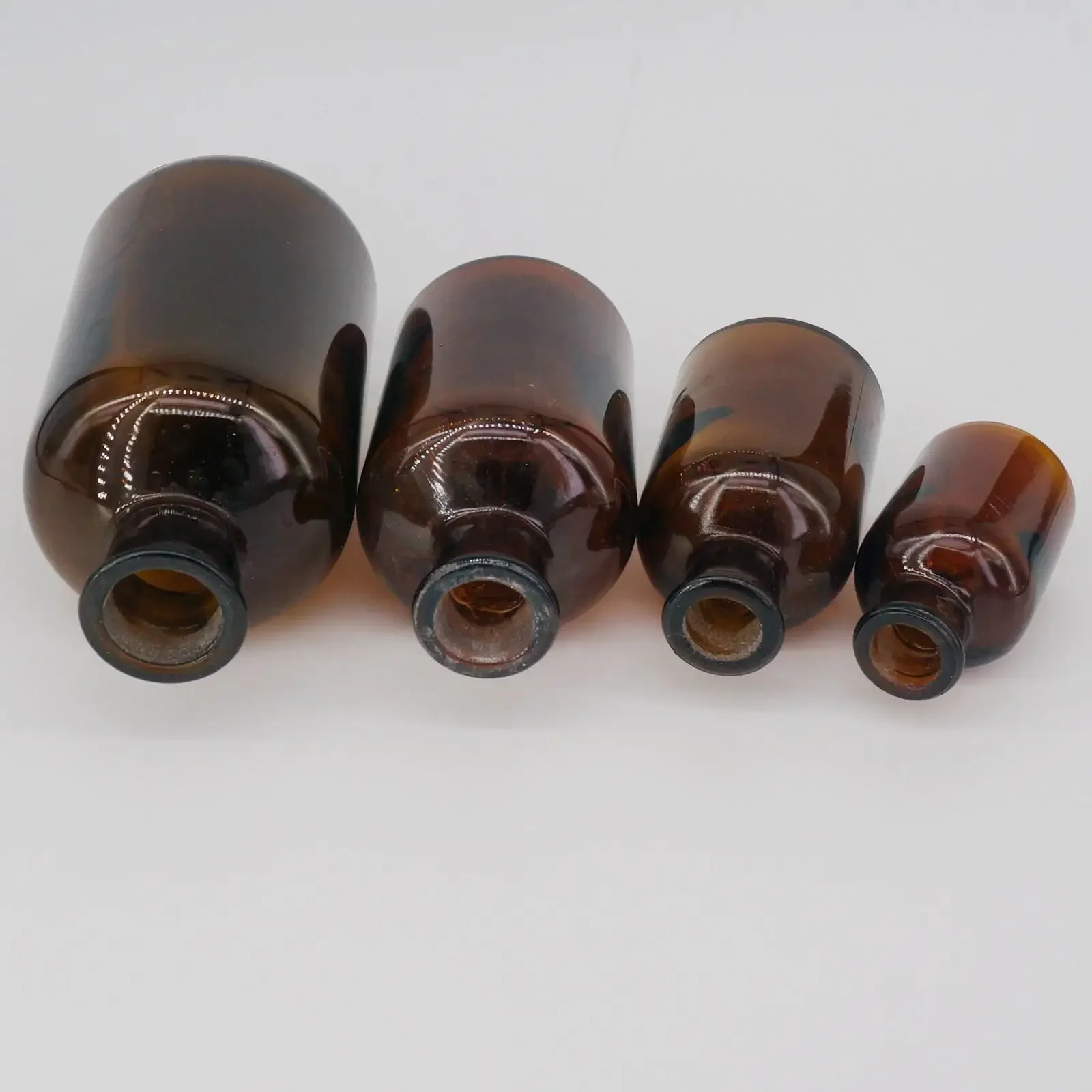 30ml 60ml 125ml 250ml 500ml 1000ml 2500ml Brown Glass Narrow Mouth Bottle With Stooper Lab Chemistry Glassware view 5