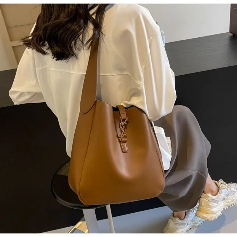 

2025 SS Spacious Hobo Bag Premium Vegan Leather Convertible Shoulder Crossbody Purse for Women, Commuter-Ready Day to Night Tote