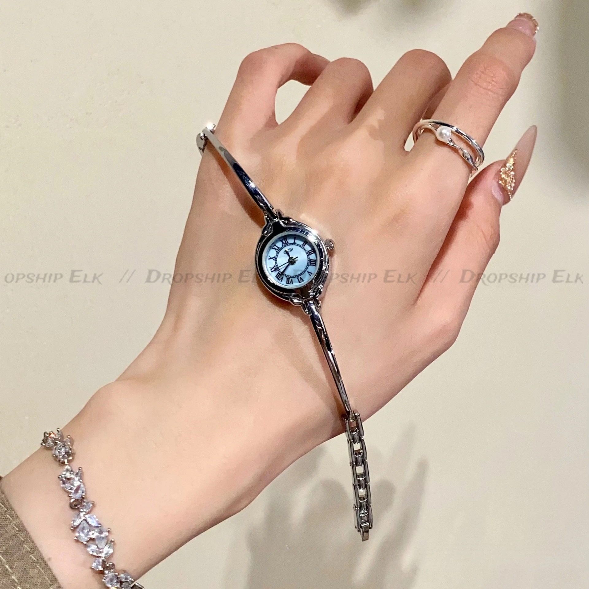 ساعة نسائية كلاسيكية قرص صغير فضي أزرق قرص صغير تصميم عصري سوار سلسلة ساعة هدية Reloj De Mujer