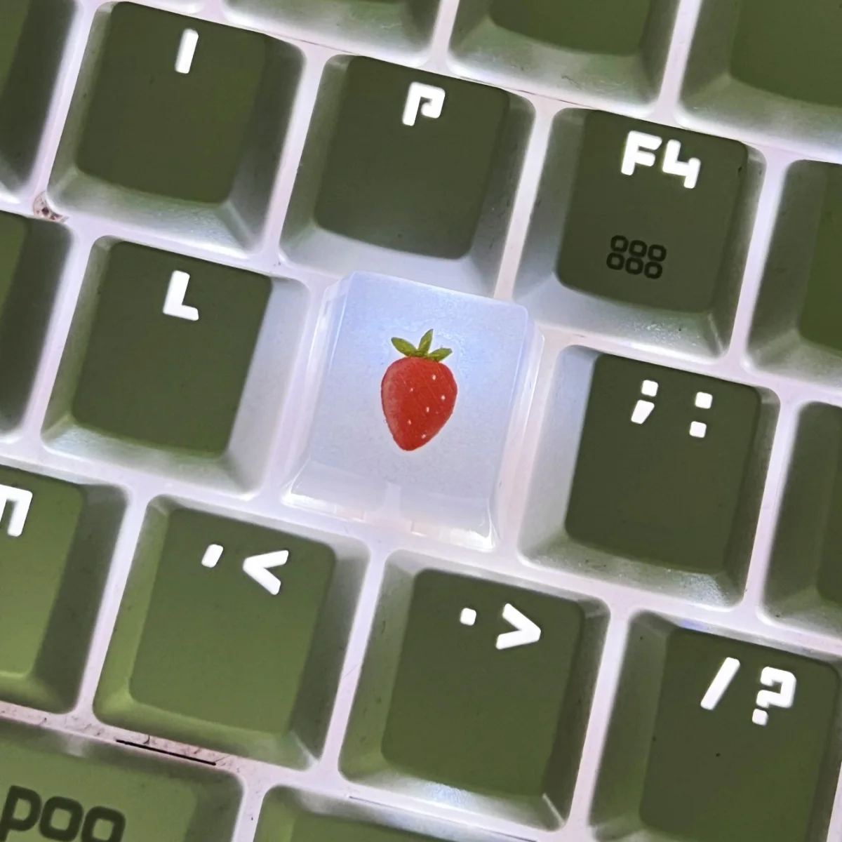 Resin Epoxy Translucent Strawberry Keycap Personalized Peach Cross Axis Mechanical Keyboard Keycap Single R4
