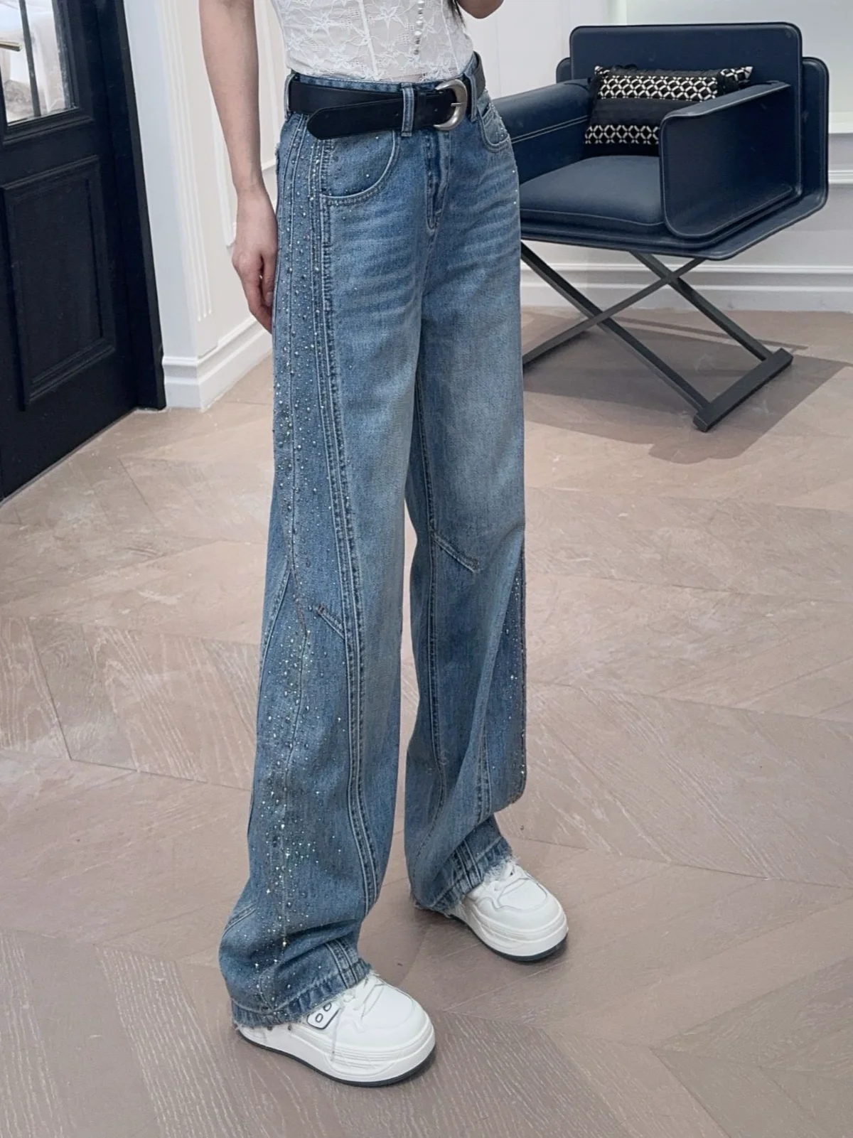 

Джинсы с лазерной отделкой стразами, с высокой талией, широкими штанинами, в повседневном стиле, из синей хлопковой смеси, комфортная посадка, весенняя коллекция
