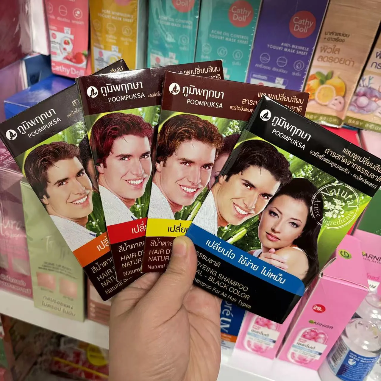 Thailändische POOMPUKSA Pflanzliche Haarfarbe, Natürliche & Nicht-Reizende Formel, Deckt Graues Haar in Schwarztee- & Braun-Tönen ab