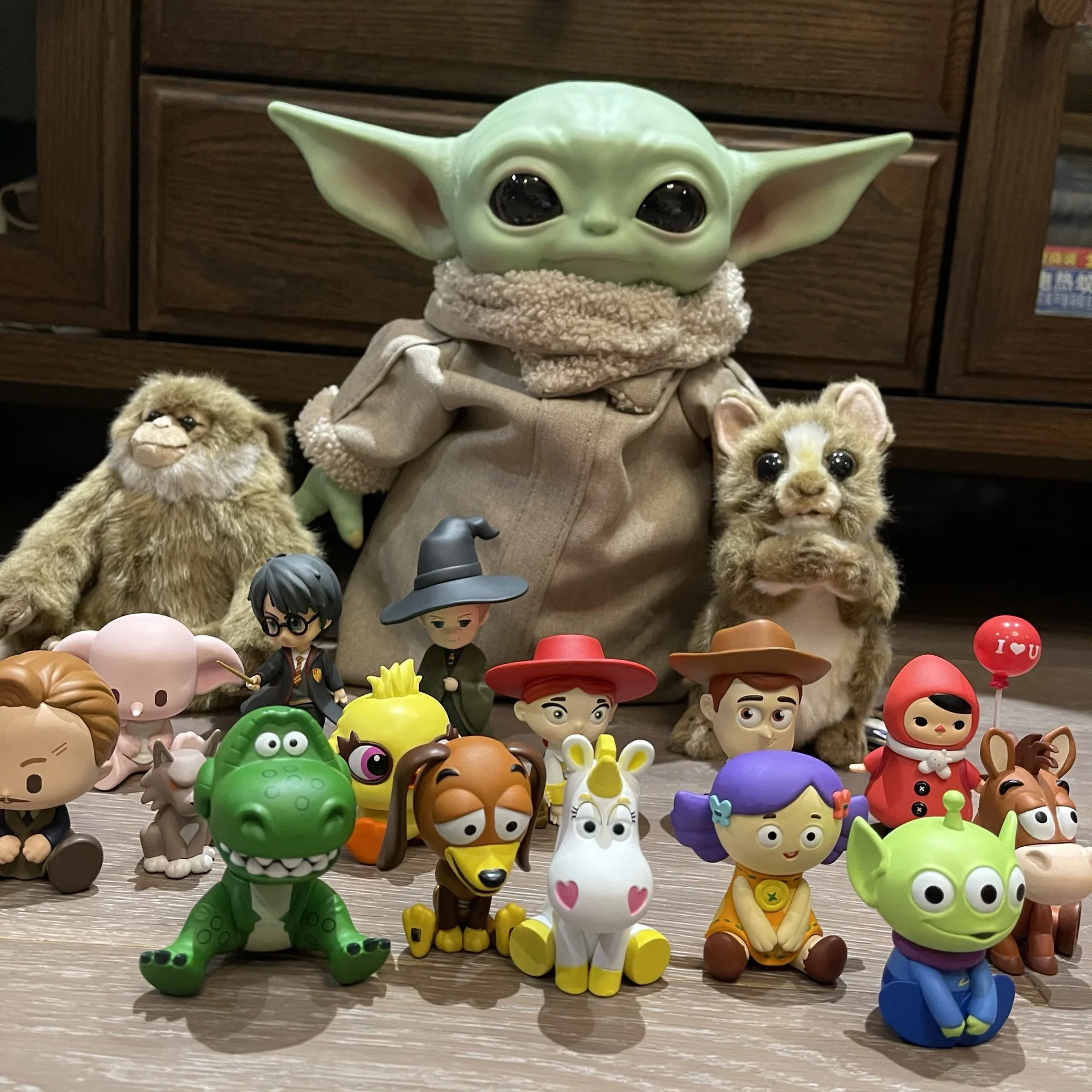 Auf Lager: 28 cm Star Wars Mandalorian Master Baby Yoda Actionfigur, niedliches Spielzeug, Dekoration für Charaktere, Sammlerstück – Detail 5