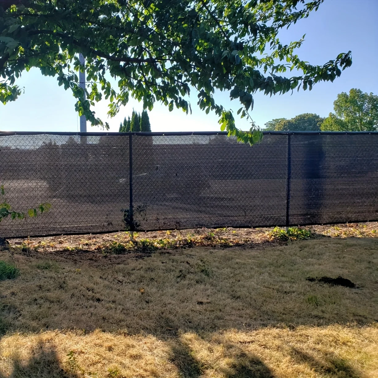 Plant Shade Net, Outdoor Shade Net, Shade Net, Copper-Button Mesh Fabric with High-Density Reinforcement, Uv-Resistant and Breathable, Suitable for Pavilions, Terraces, Greenhouses, Lawns, and Dog Houses