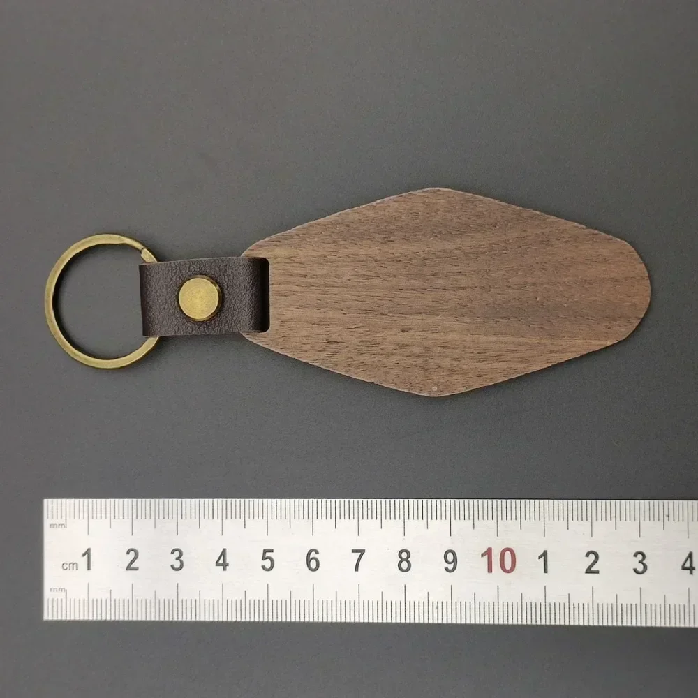 Fashion Small Pendant Woodiness Metal Car Keychain Custom Keychains Bulk Engraved Engraving Keyring Gift Souvenir Creative