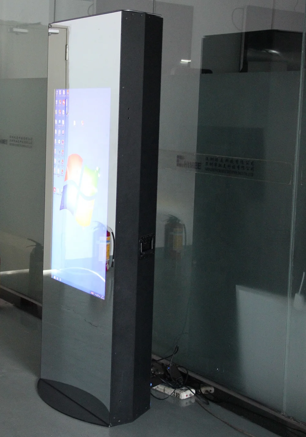 セルフィーミラータッチスクリーンPC TVフォトブースマシン 70インチミラー 43インチタッチスクリーン アルミシェル マジカルフォトブースキオスク