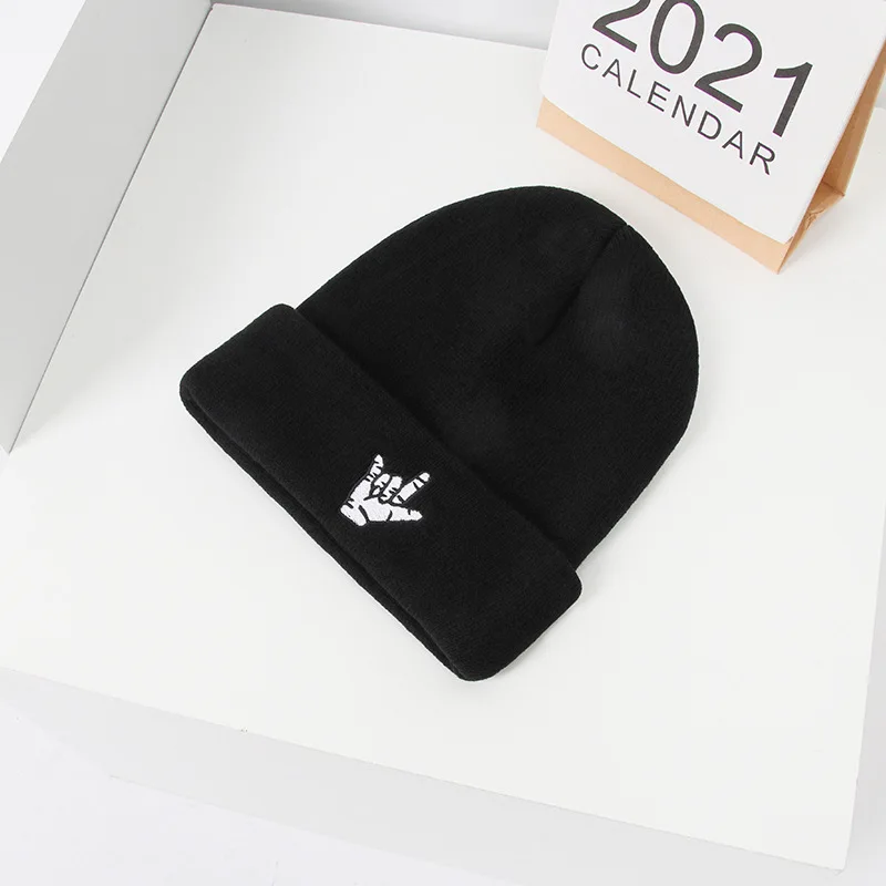 Winter Autumn Unisex Rock Of The Horns Embroidery Love You Acrylic Beanies Hat For Men Woman Outdoor Keep Warm Cold Cap W147