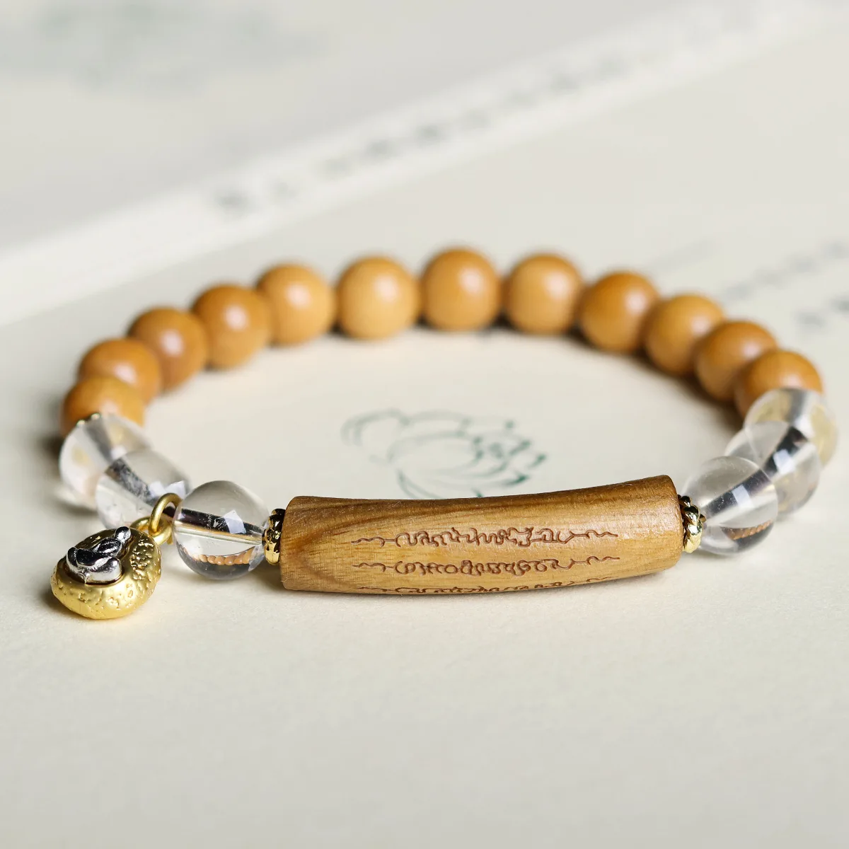 

Оригинальный золотой медицинский браслет из сандалового дерева с натуральным белым кристаллом, трехслойный, пять сутров, ювелирные изделия ручной работы