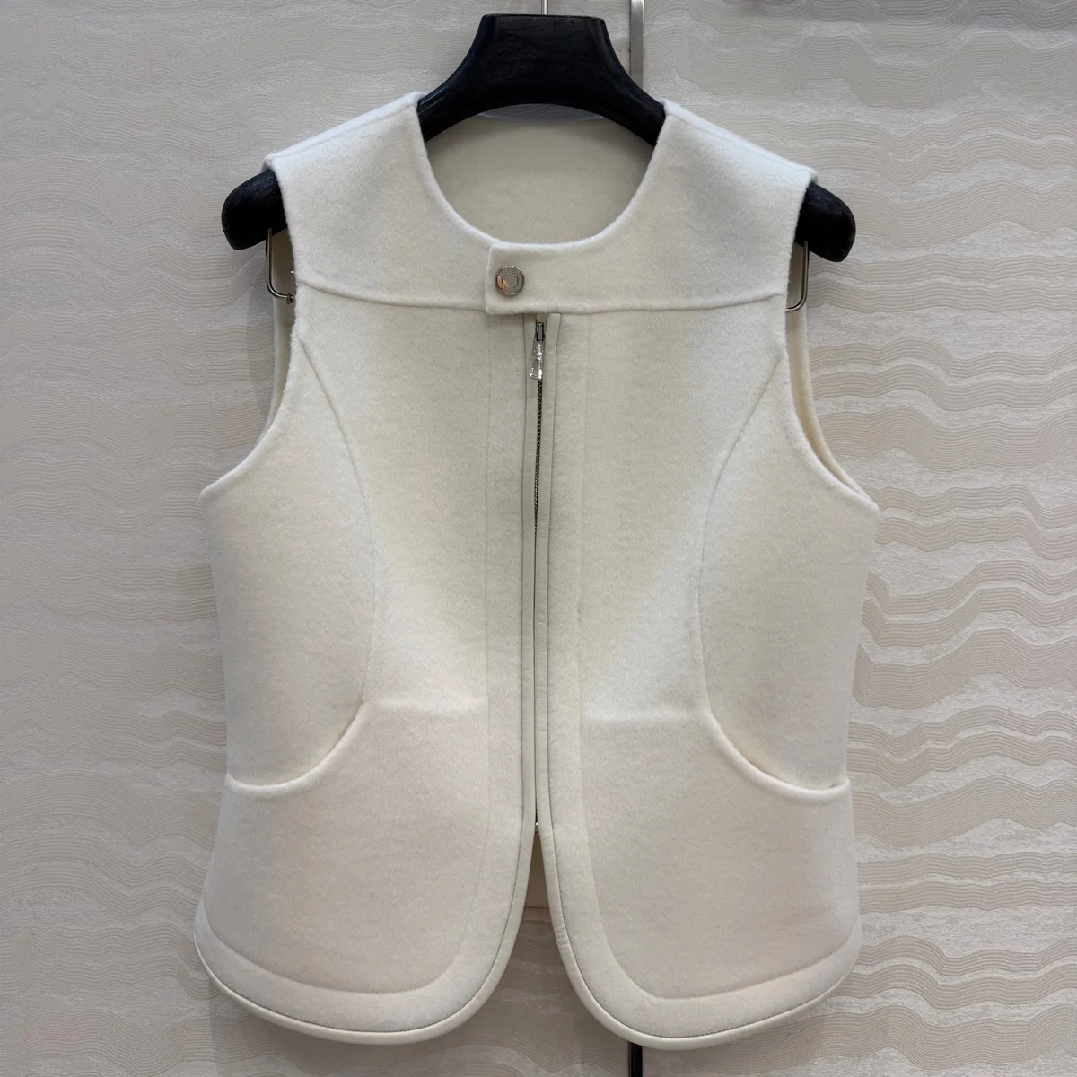 High Quality Women Round Neck Sleeveless Vest Zip Up Front With Decorative Button Pockets Outer Gilet lyt2681335