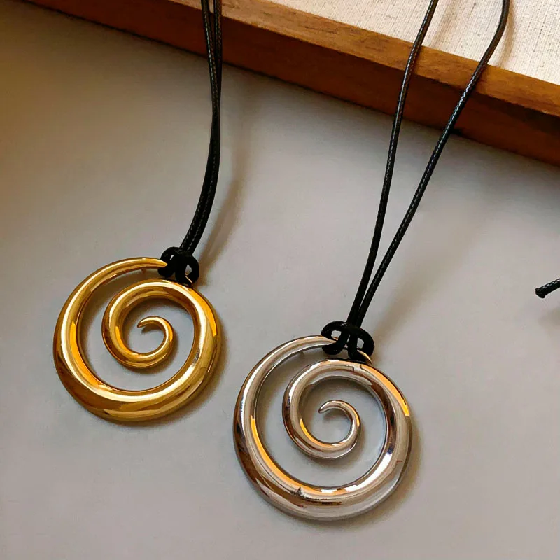 Metal Conch Spiral Shape Pendant Necklace Women'S Fashion Marine Leather Rope Necklace Creative Design Sweater Chain Jewelry