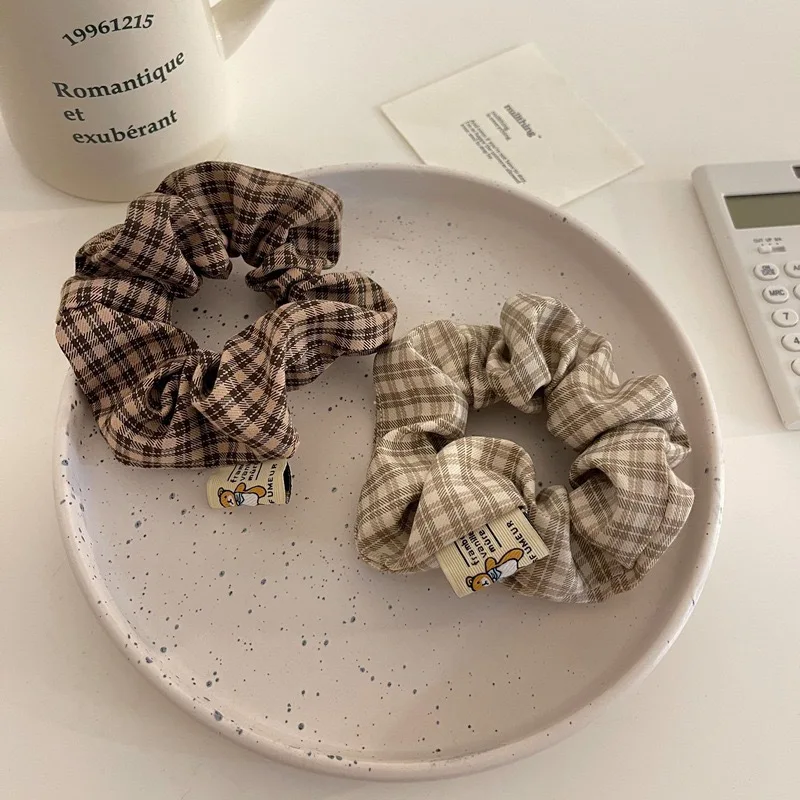 Brązowy kolor kraty Scrunchies kobiety dziewczęta modne akcesoria do włosów studentka elastyczne opaski do włosów Cartoon kucyk Holder